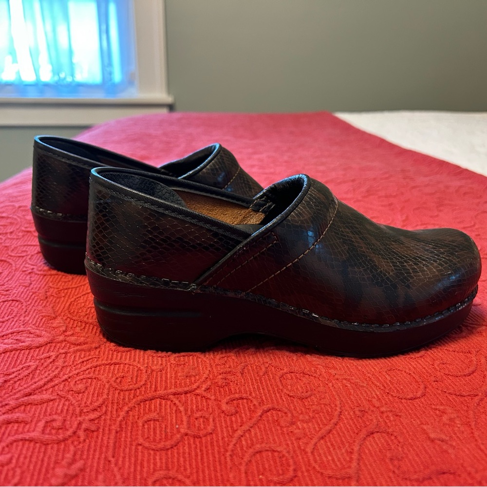 Brown and Black Reptile Pattern Leather Danskos in size 37